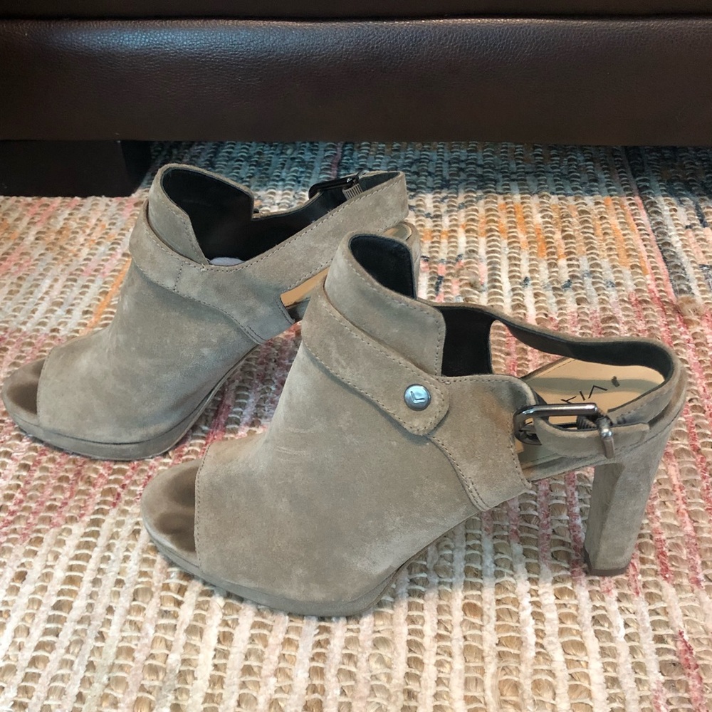 Via Spiga Tan Bootie Heels